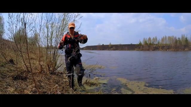 КЛАССНАЯ РЫБАЛКА!!! Ловля окуня и красноперки на небольшом пруду - Рыбалка со stigan'ом смотреть онлайн