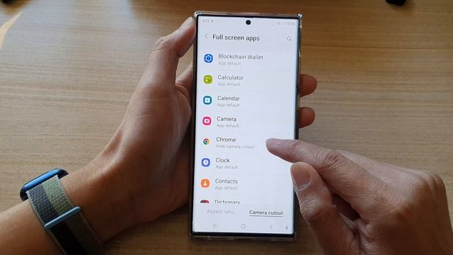 Galaxy S22/S22+/Ultra: How to Show/Hide CAMERA CUTOUT смотреть онлайн