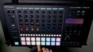 Roland GROOVEBOX MC-707 My first jam 🎵 135BPM TECHNO MACHINE LIVE