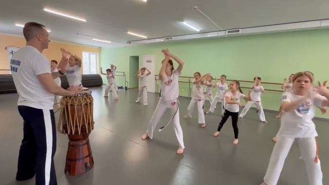 Спорт. Капоэйра. Макулеле тренировка смотреть онлайн