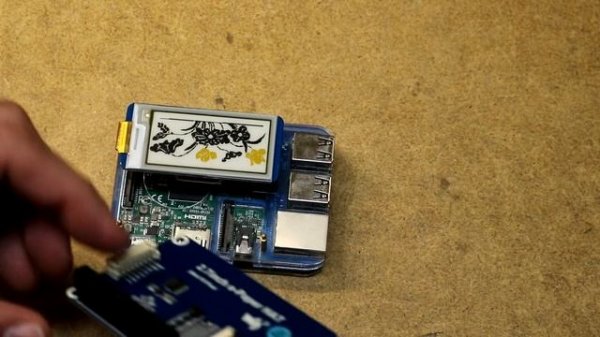 Review of Waveshare e-paper displays for raspberry pi / Making an e-paper etch-a-sketch clone