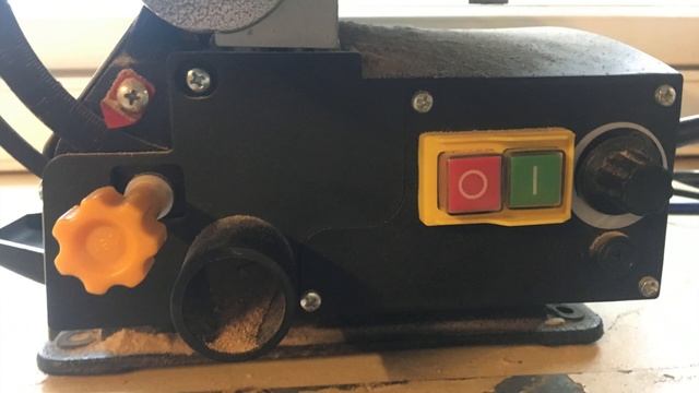 Une petite vidéo de présentation de ma scie chantourner: la Peugeot ENERGYSCROLL-405VE смотреть онлайн