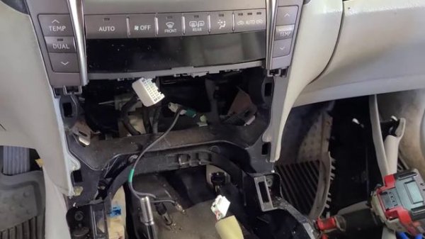 LEXUS LS 460 How to remove radio for service
