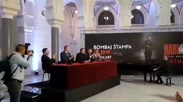 Hari Varešanović otpjevao mali dio repertoara za najluđu noć u Sarajevu смотреть онлайн