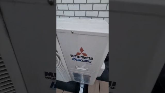 Carrier and Mitsubishi inverter units (not running) смотреть онлайн