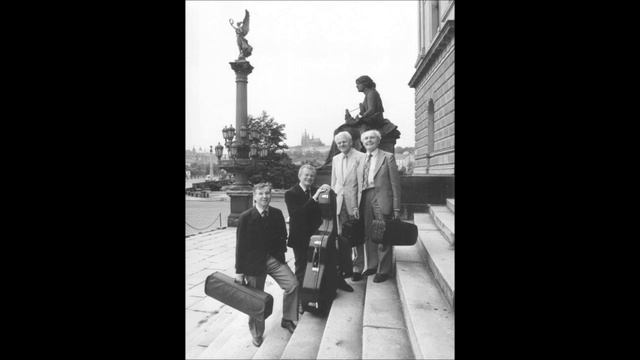 Mozart - String quartet K.428 - Smetana SQ 1975 смотреть онлайн