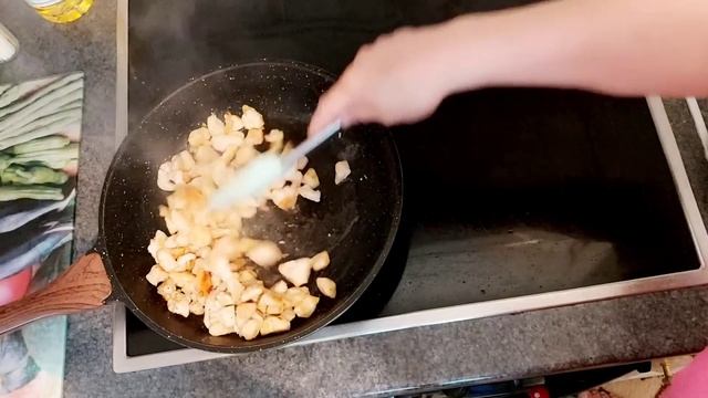 Вкусные тонкие блинчики с курицей и грибами. Жульен в блинах. смотреть онлайн