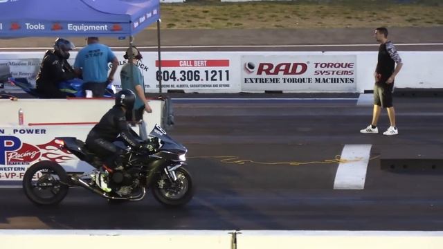 H2 vs ZX14 vs GSXR - superbikes drag racing смотреть онлайн