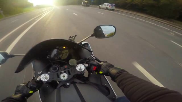 Езда на мотоцикле под музыку Babydoll