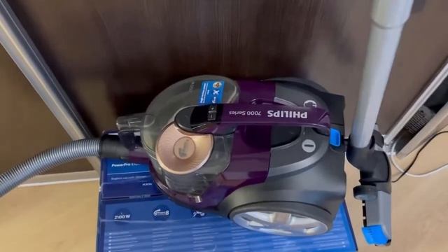 Распаковка - Пылесос Philips FC9734/01 смотреть онлайн