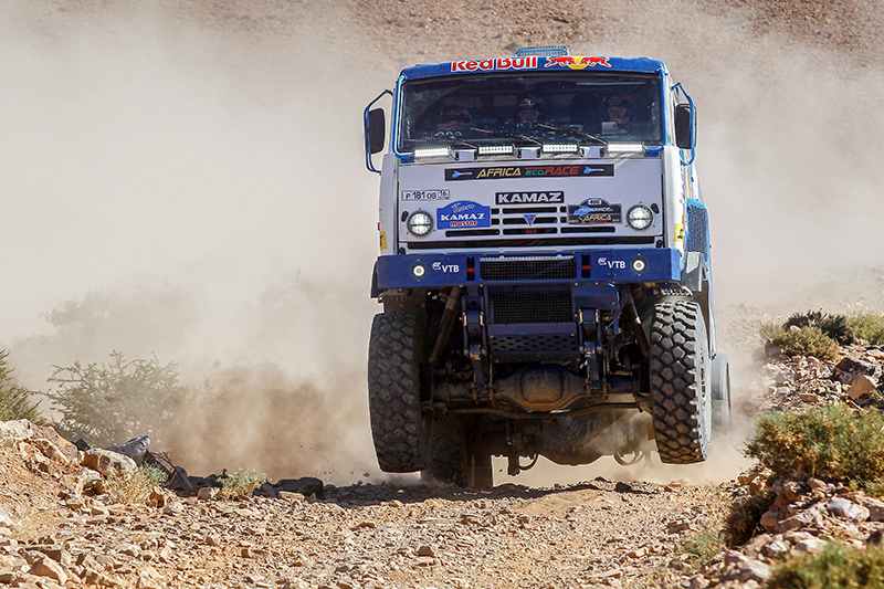 «КАМАЗ-мастер». Экипажи на Africa Eco Race-2017 и «Дакар-2017» смотреть онлайн