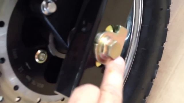 How to Tighten chain on Dirt Bike / Motorcycle смотреть онлайн
