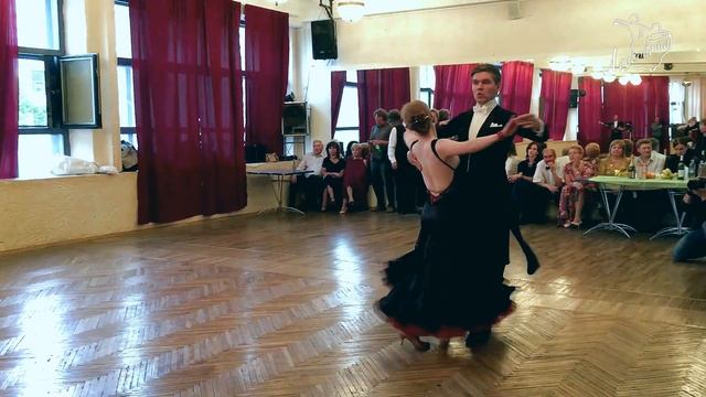 Школа бального танца для взрослых. Па де труа смотреть онлайн