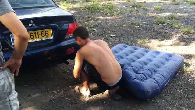 Безумное надутие надувного матраса!!!! смотреть онлайн