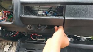 Демонтаж торпедо или как снять парприз на ВАЗ 2105, 2107.