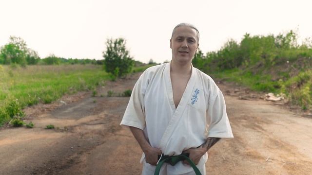 Как ЗАЩИТИТЬСЯ от ГУСЯ. Самооборона и Выживание. Нападение гуся на человека смотреть онлайн