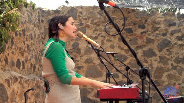 Ximena Sariñana - Mediocre | MusicalízamesteHOTEL! смотреть онлайн
