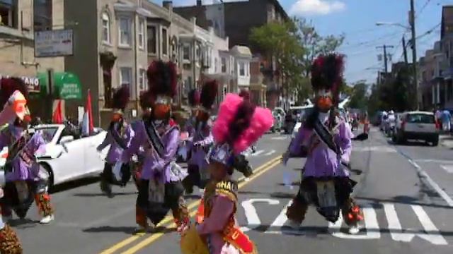 SHACSHAS VIRGEN DE LAS MERCEDES USA DESFILE PERUANO DE UNION CITY 2011 -1 смотреть онлайн