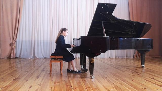 Ангелина Драбович, 10 лет, фортепиано. В. Кожухарь "Снова осень". смотреть онлайн
