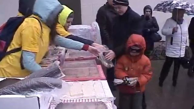 Татьяна Воронина посетила Железногорск поздравила детей с праздником. смотреть онлайн