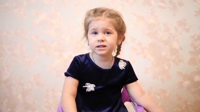 Стих про бабушку "Ходит наша бабушка"2,5 года Полина смотреть онлайн