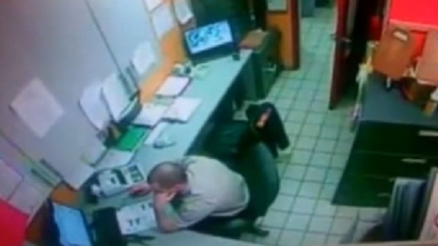 Взял из шкафчика документы смотреть онлайн