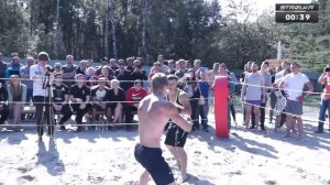 Отхватил по яйцам, Быстрый бой