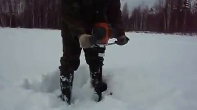 Мотоледобур Husqvarna 326 и шнек Mora (тест обычного пользователя, зима 2012г.) смотреть онлайн
