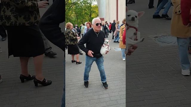 "РОССИЯНОЧКА"...на танцполе в Гомельском парке..30.04..2023года. смотреть онлайн