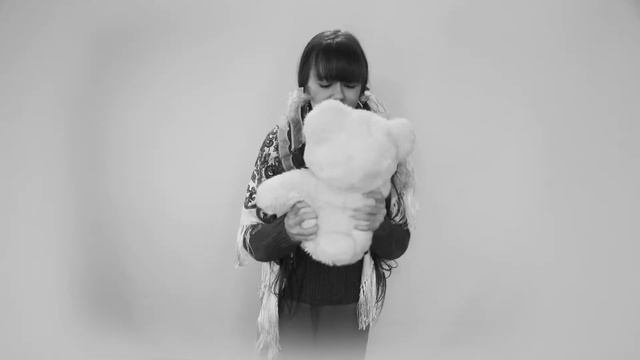 Оборванного мишку утешала... (стихотворение Лора Тасси). читает Камила Ишкинина смотреть онлайн