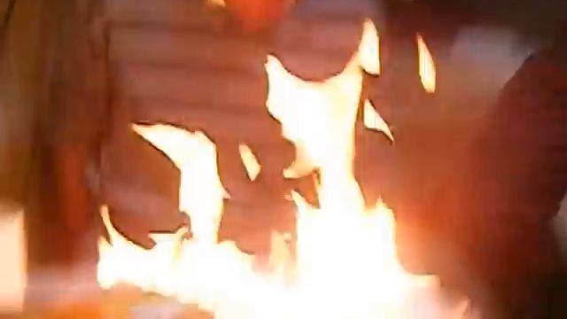 Как тушить горящую скатерть ногой смотреть онлайн