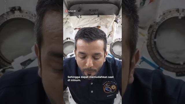 Alasan Astronaut Minum dengan Sedotan saat di Luar Angkasa смотреть онлайн