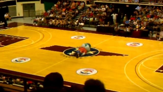 Landers @ the Harlem Globetrotters game смотреть онлайн