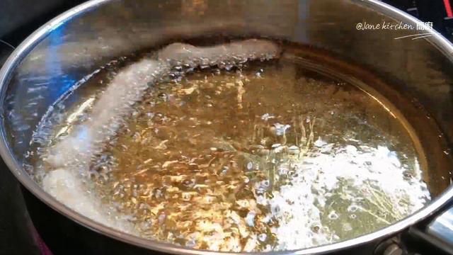 5分鐘快速做出香脆耐嚼的手指油條 Fried Dough Fritter in 5 minutes 快速炸油條食譜 沒有雞蛋沒有蘇打，不用隔夜 素食美味 ASMR смотреть онлайн