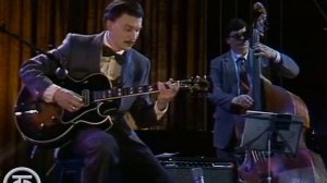 Всего шесть струн. Играет Алексей Кузнецов (1984)