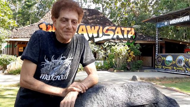 Ahmad Albar jalan jalan ke Goa Pindul смотреть онлайн