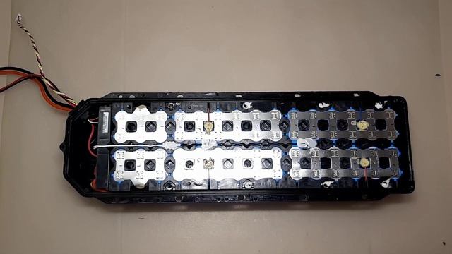 АКБ Ninebot max G30 и G30LP. внутренности. смотреть онлайн