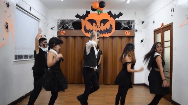 UCDC - This is Halloween смотреть онлайн