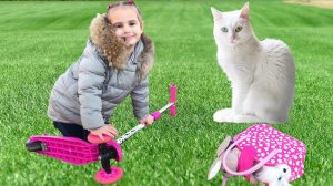 Кукла ЛОЛ конфетти Алина и Юляшка катаются на самокате Кормим котят