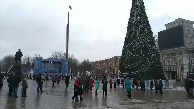 Новогодний утренник возле Главной Ёлки в Донецке, 25.12.2021 смотреть онлайн