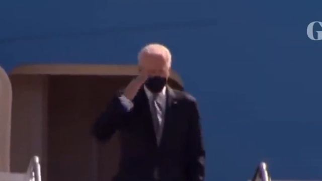 Джо Байден поздоровался с пустотой (Это база) Joe Biden Said Hello To The Void
