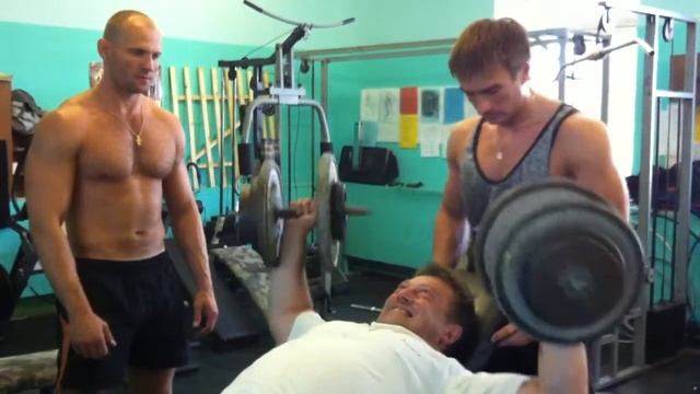 разводка, на наклонной скамье. смотреть онлайн