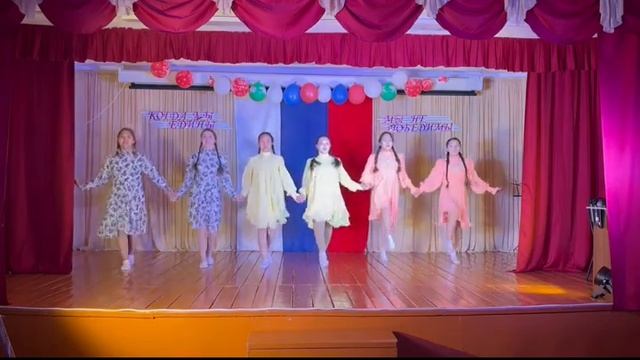 Танцевальный коллектив "Дьукээбил" - танец "Кыргыттар" рук. Дохунаева Ю.Е. смотреть онлайн