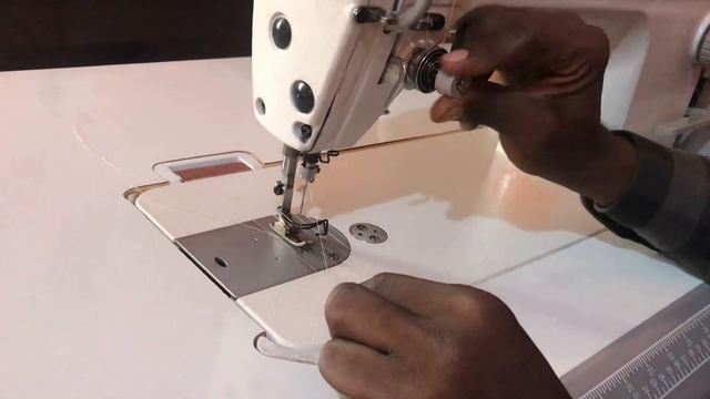 How to pass Emel industrial straight sewing machine thread. Model 8500 And insert the bobbin case смотреть онлайн