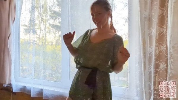 Marta Vlog ? Dancing at the window