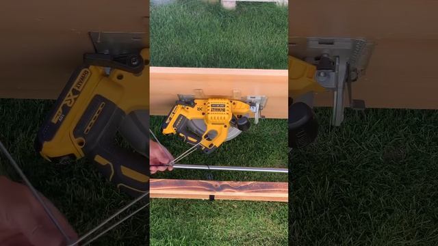 За 30 секунд циркулярный станок превращается в ручную дисковую пилу смотреть онлайн