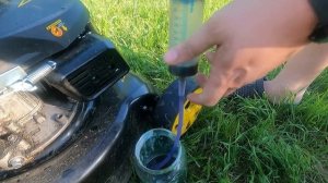 Простая замена масла в газонокосилке  HUTER #лайфхак