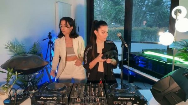 Giolì & Assia - #DiesisLounge @Episode03 [Handpan, Guitar, Piano] #stayhome