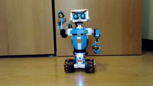 Lego Boost: Робот Верни показывает свои новые программируемые руки. Vernie shows programmable hands смотреть онлайн