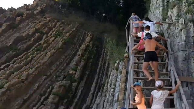 Скала Киселева, между Агой и Туапсе. Дикий пляж смотреть онлайн